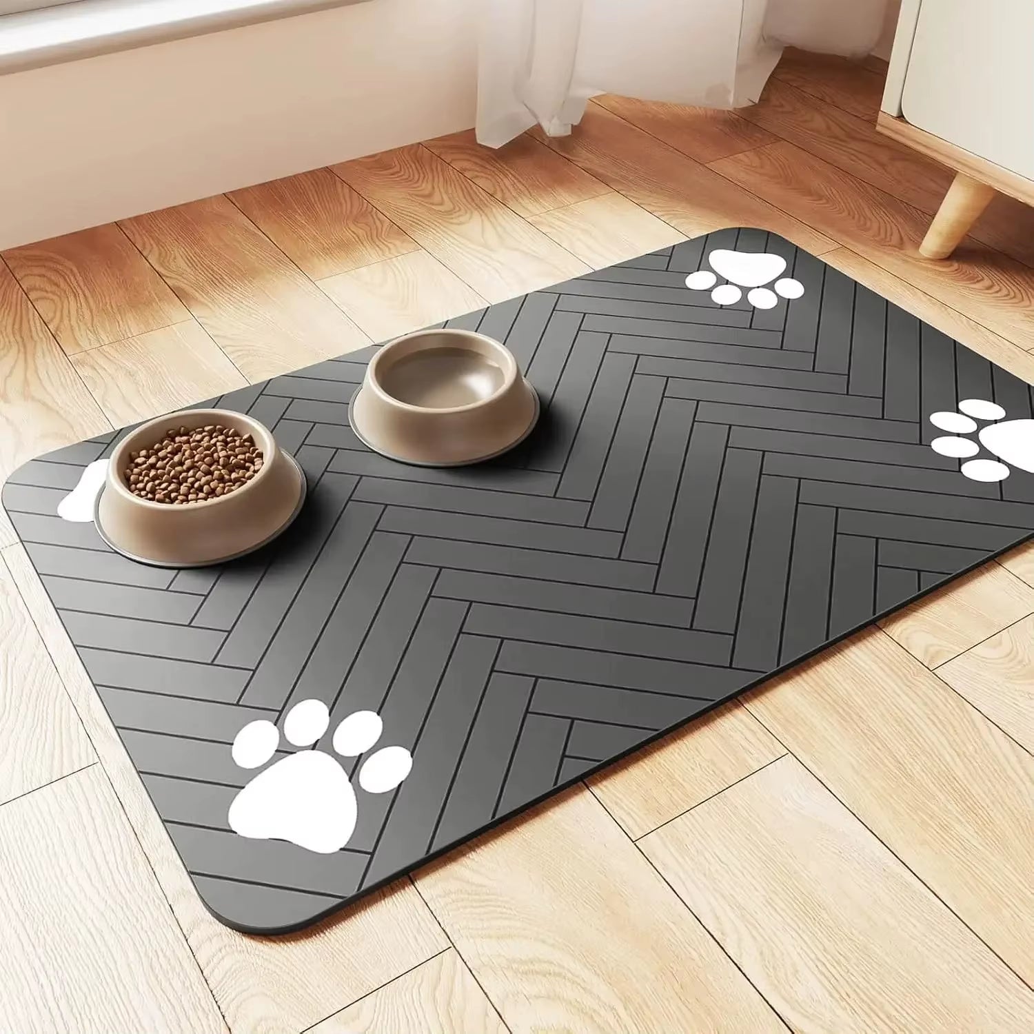 Beauhound Absorbent Feeding Mat catches spills